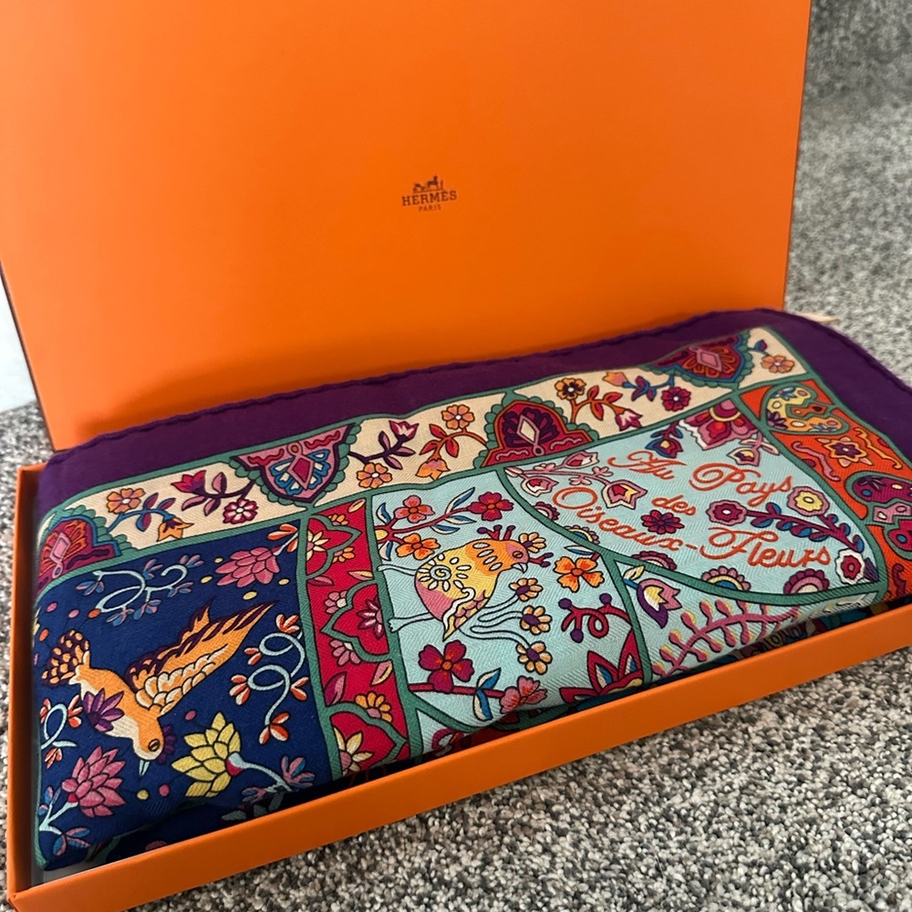 HERMES Cashmere Silk Au Pays Des Oiseaux Fleurs Shawl 140